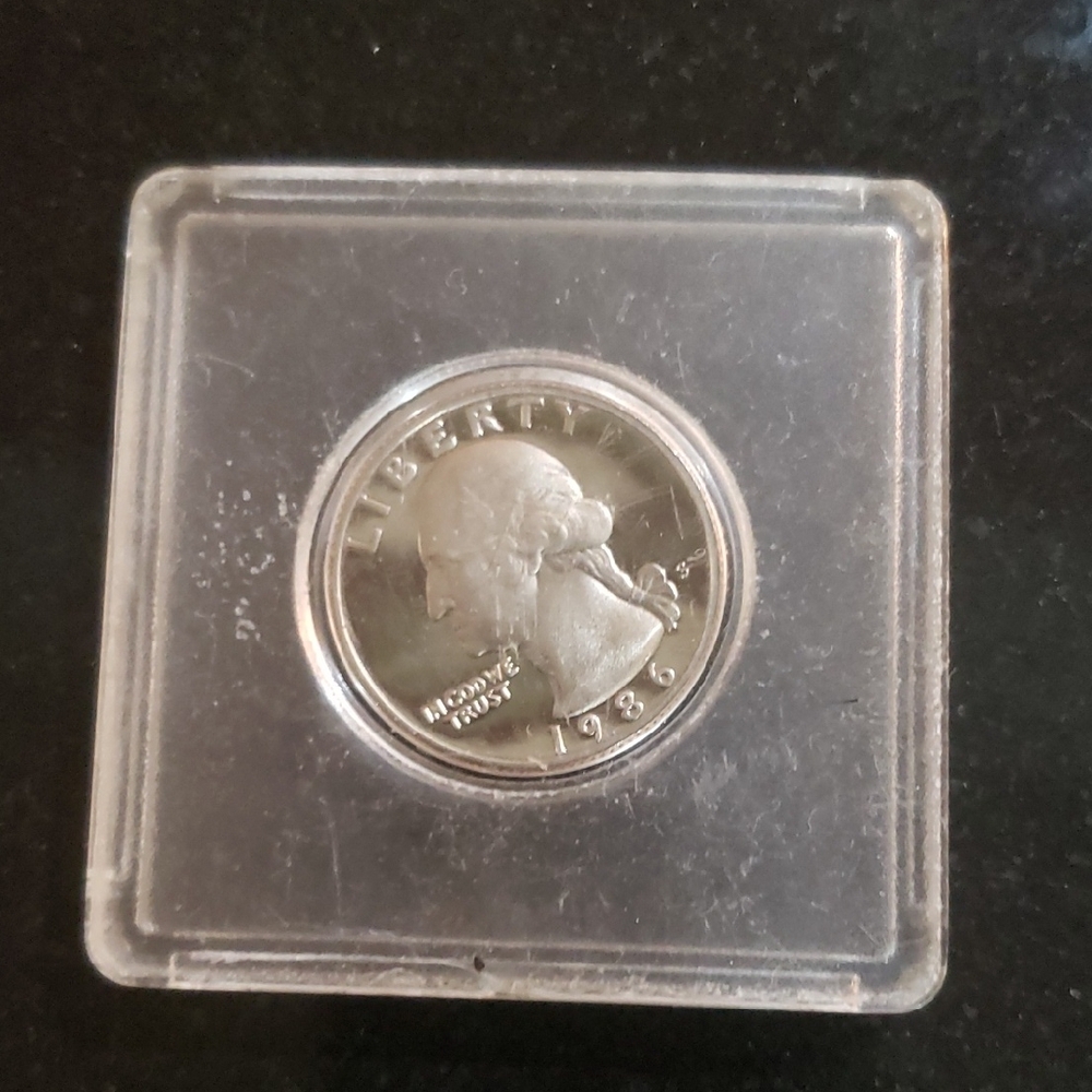 1986 S Classic Silver Coin in Display Case